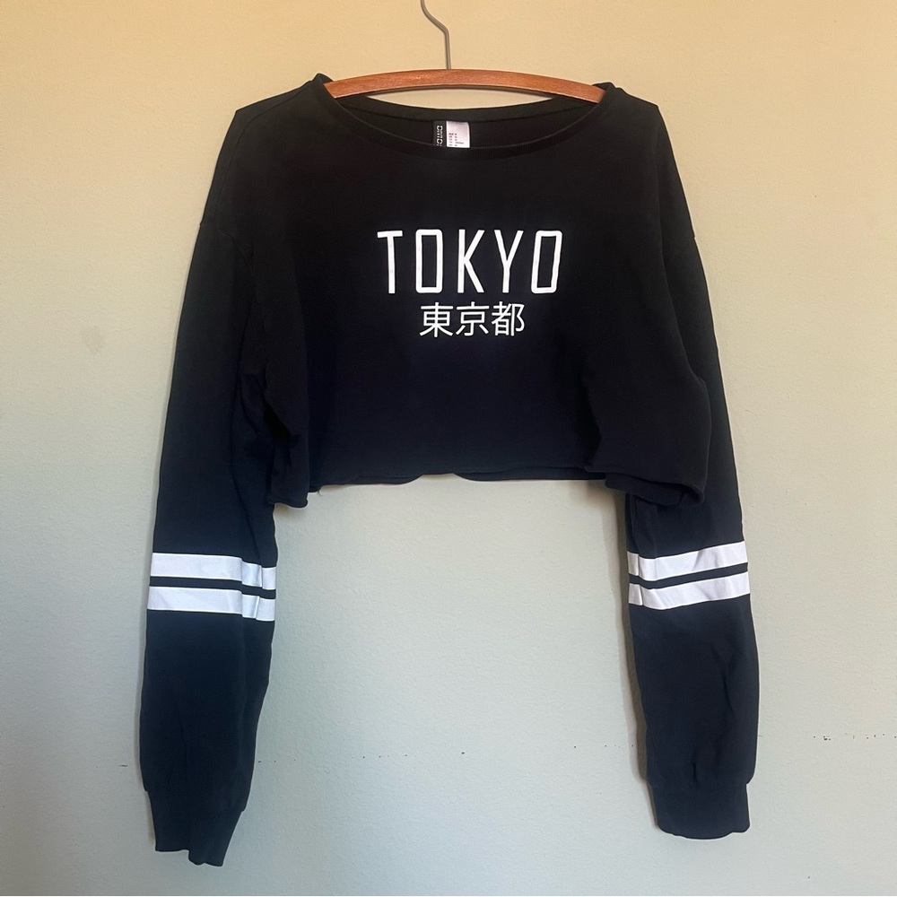 Divided Tokyo City Black Cropped Athletic Top, Size M